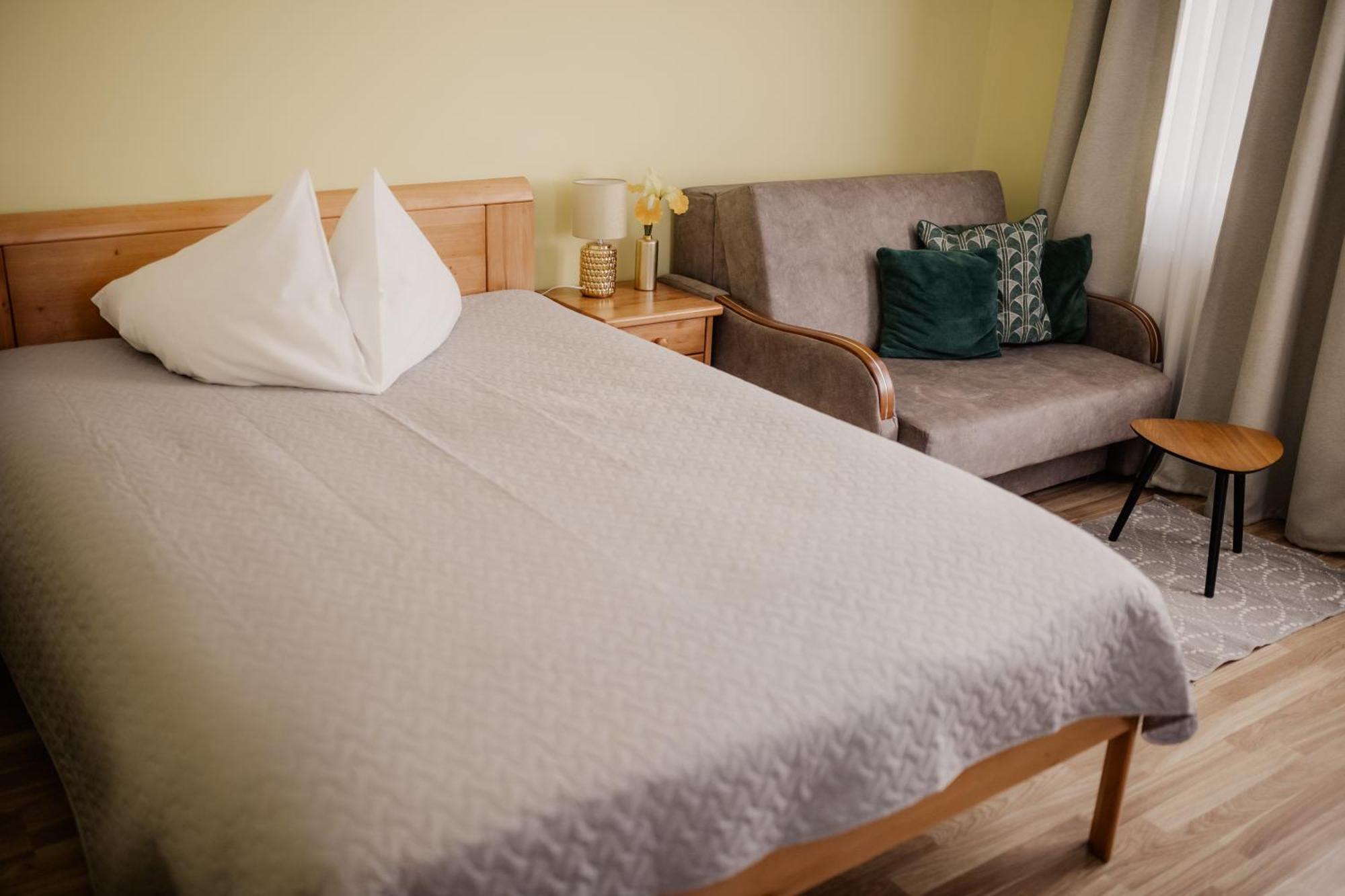 Saules Iela 2A Aparthotel Saldus Buitenkant foto